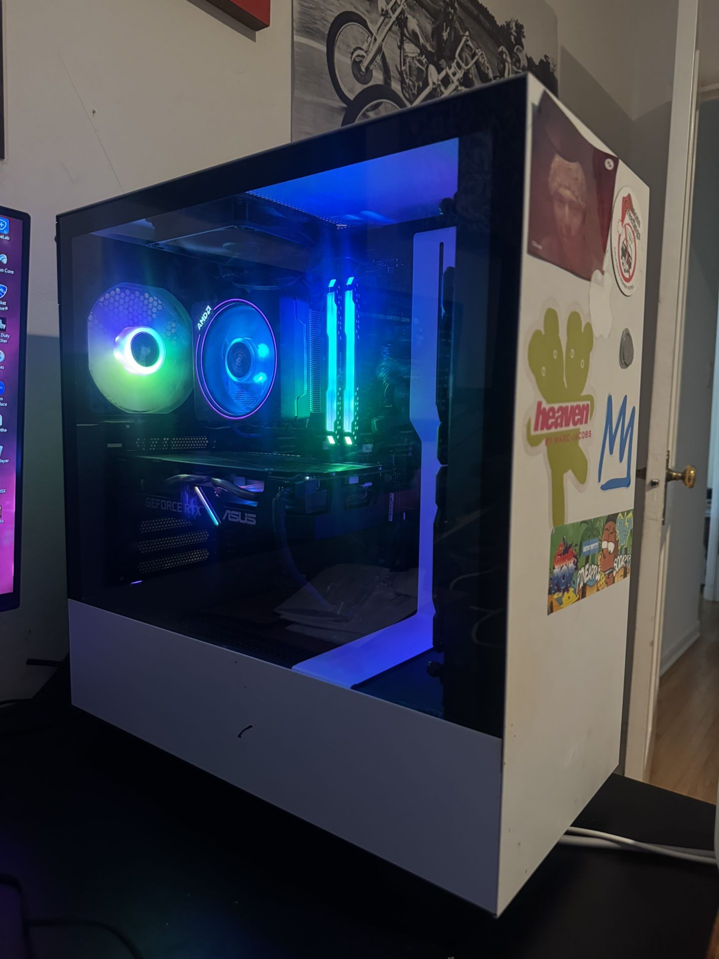 Self-built PC, Ryzen 7 3700x, RTX 2060, 16gb RAM, 2.5 TB Storage, Windows 10