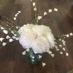 Artificial Flower With Glass Vase Pickup In Southwest Bakersfield 