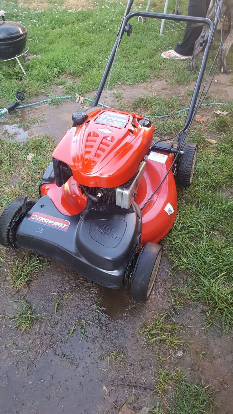 Self propelled lawnmower