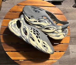 Yeezy foam runr size 11