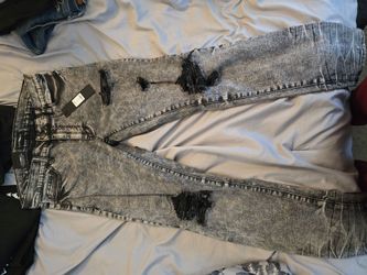 34 Fashion Nova jeans
