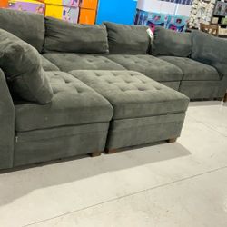 Thomasville Tisdale Fabric Sectional With Storage Ottoman $950