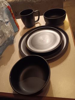 Black Mainstays dishes