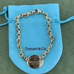 Tiffany & Co. 18K Yellow Gold Return Oval Tag Bracelet  