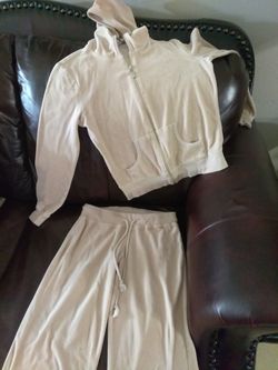 Pants with suéter (beige) size médium ,good condition