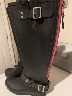 Steve Madden Rain boots size 7 fit small Only wore once.. Paid over a $100