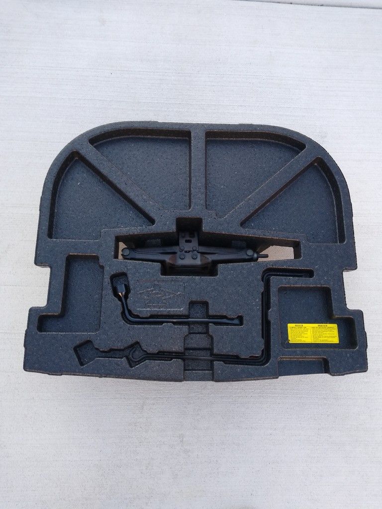 2012 - 2015 TOYOTA CAMRY TRUNK TOOL JACK STORAGE TRAY