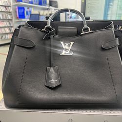 Louis Vuitton Lock Me Day Purse for Sale in San Antonio, TX - OfferUp