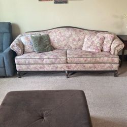 Couch (vintage) Victorian Style 