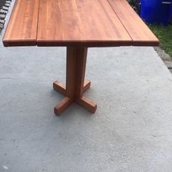 Very Good Condition Hardwood Table 