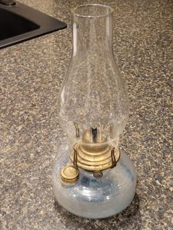 Kerosene lamp with hurrican glass, vintage 
Pick up 5 miles west of Janesville
Can meet westside Janesville