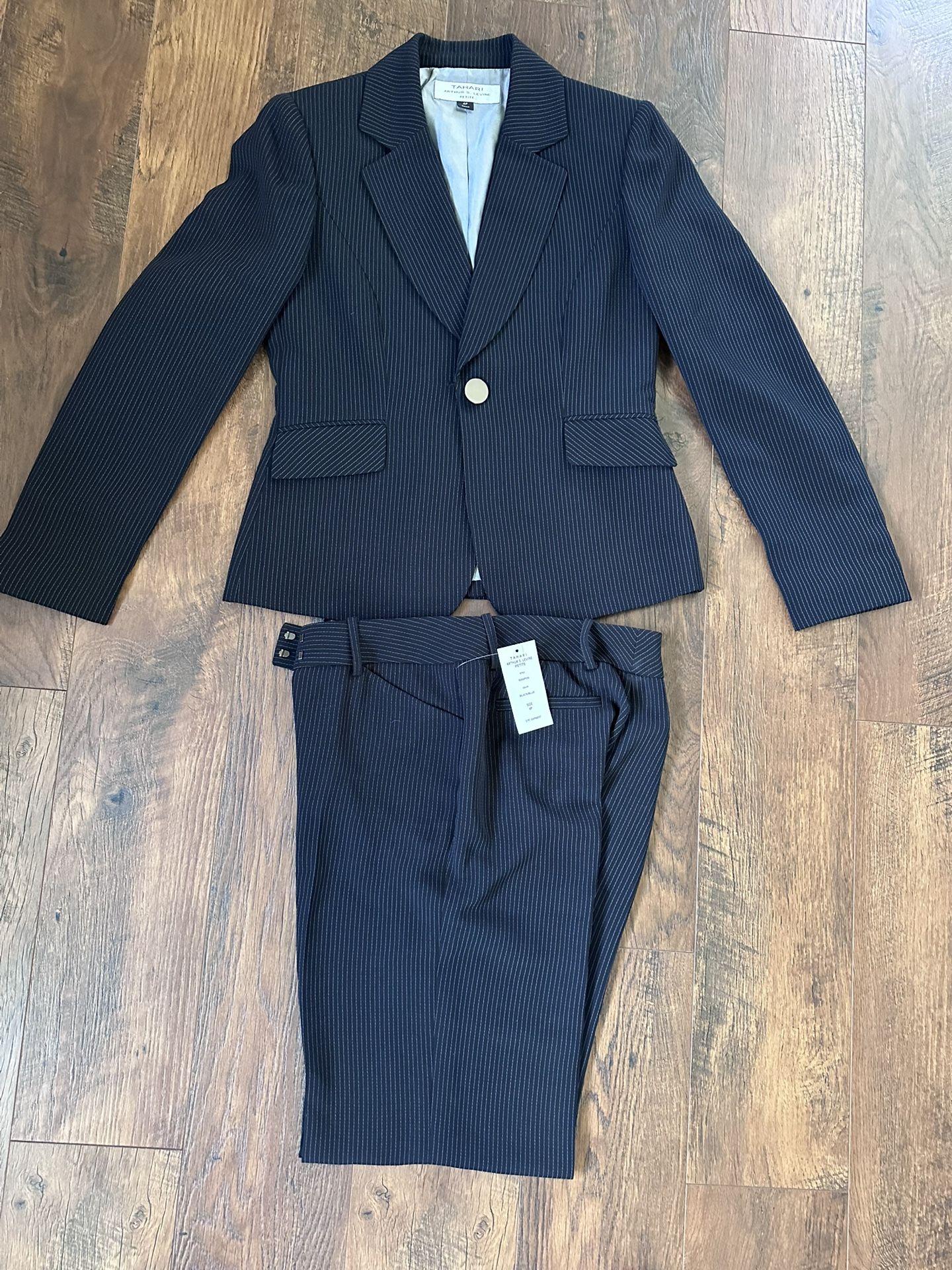 Tahari 2 PC Pants Suit Size 4P