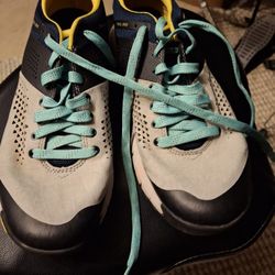 Women's Size 9.5 Danner Sneakers