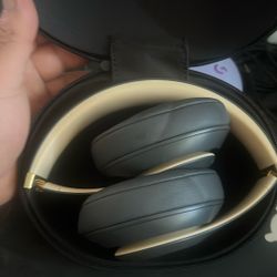 Beats Headset With Case 