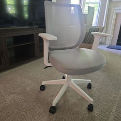 FREE grey and white office chair in great condition
