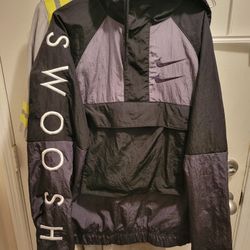 2020  Nike Anorak Double swoosh pull over
center pocket
1/4 zip & button
Mens Hoodie XS