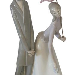 Lladró “Couple with Parasol” #3312 • Retired Figurine • Vintage Porcelain Sculpture