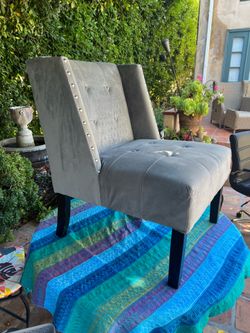 Light gray/silver chair