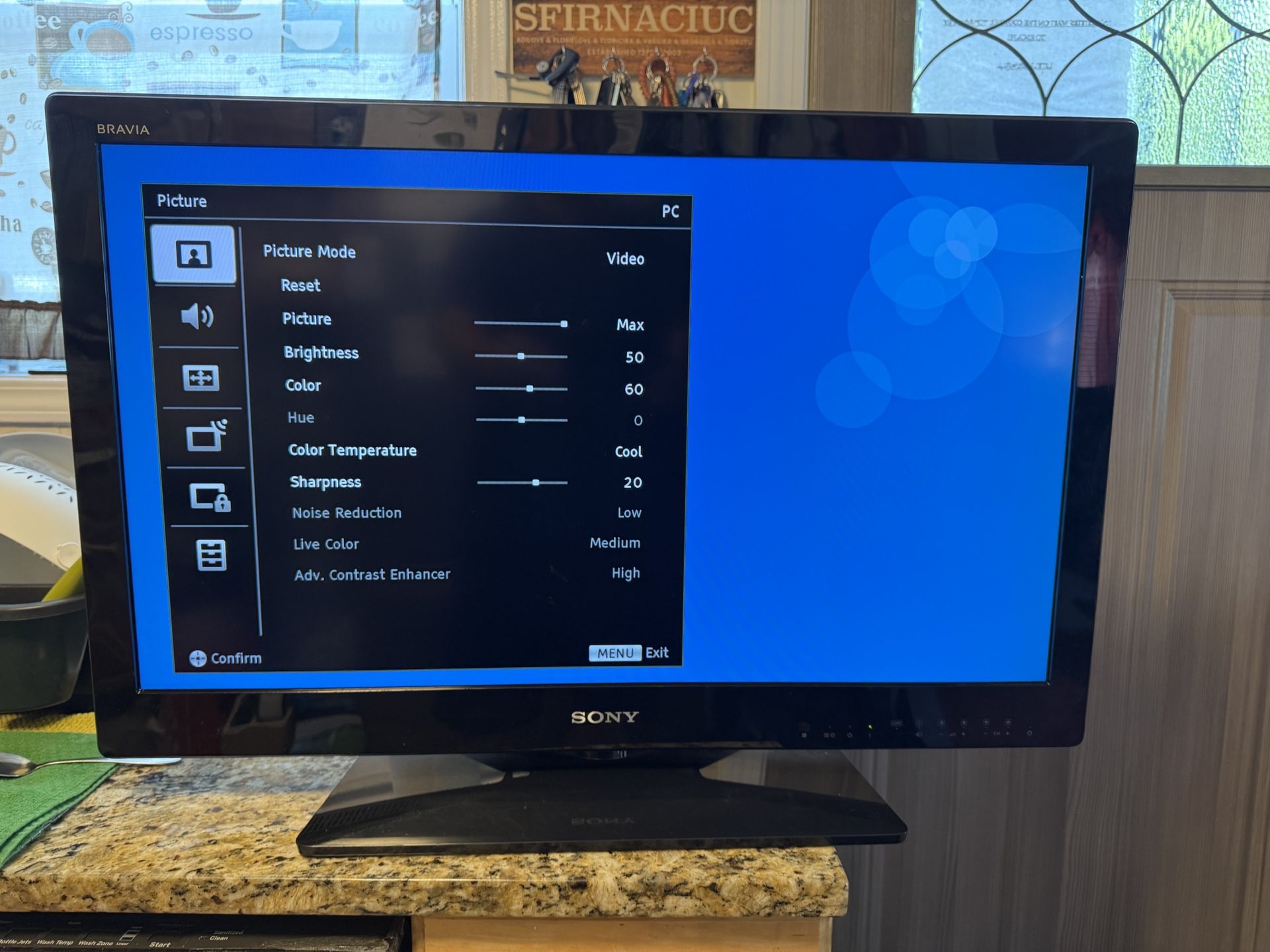 Desktop Monitor 32”