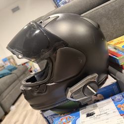 arai mortorcylce helmet sz L (7 1/4-7 3/8)