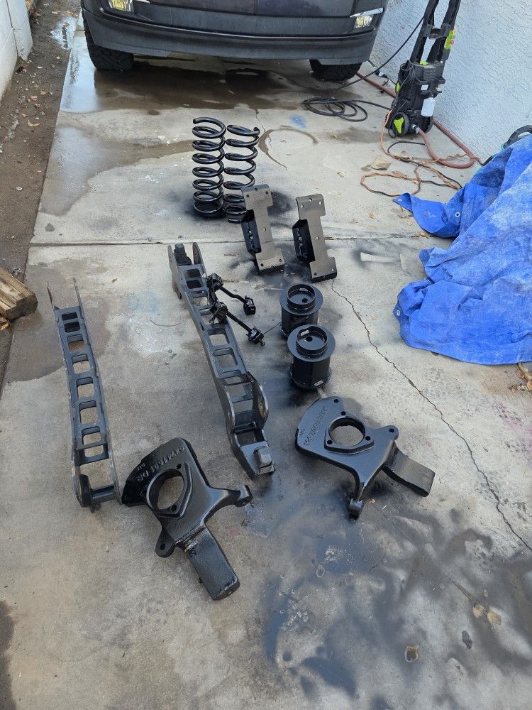 Rough Country Lift Kit 6"