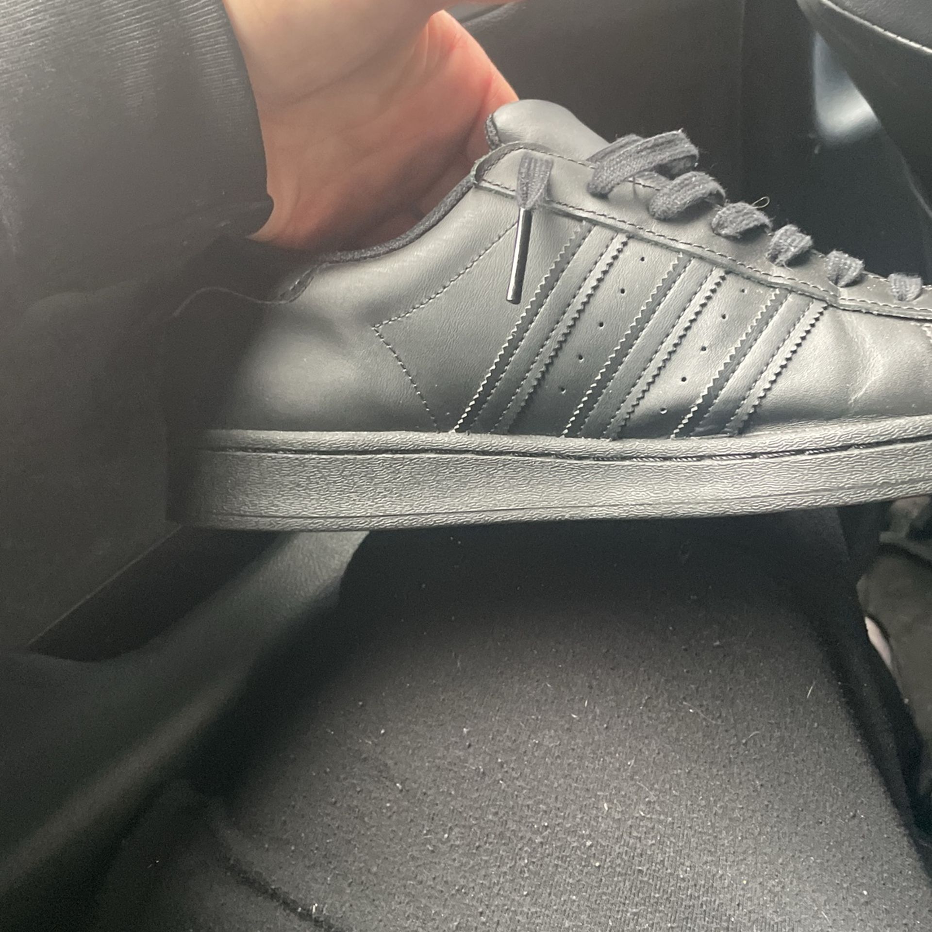 Adidas shell toes 9.5 let go for $40