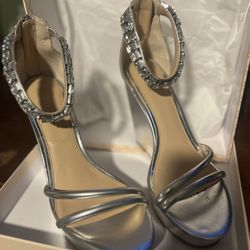 Silver Jewel Badgley Mischka  Wedges Size  9 