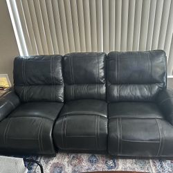 LEATHER COUCH WITH RECLINERS AT BOTH ENDS