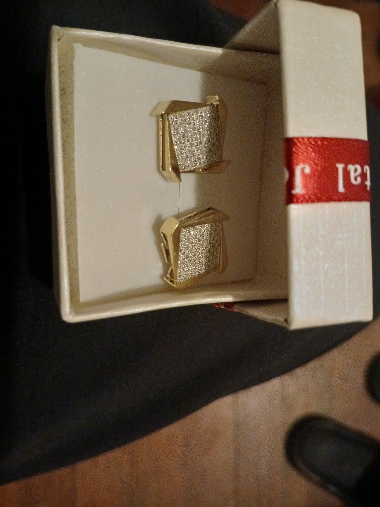 14kt REAL GOLD, REAL DIAMONDS