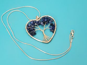 Gold Tone Metal And Blue Gem Chip Tree Of Life Heart Necklace 