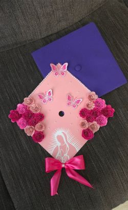 Graduation cap topper birrete de graduacion graduada flores rosas roses decor decoracion grad