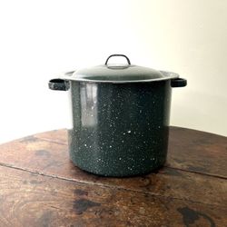Stew Pot. Green Enamel Cooking Kitchen 