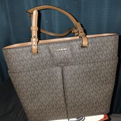Micheal Kors Bedford Medium Tote Bag