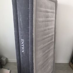 Blow Up Mattress (see Description!)