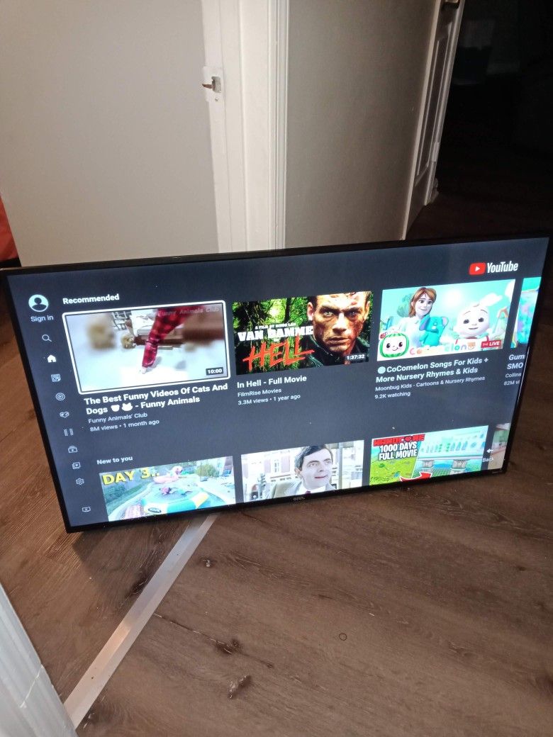 -FIRM PRICE NON-NEGOTIABLE- 50 In. Onn 4k Roku Smart TV W/Remote