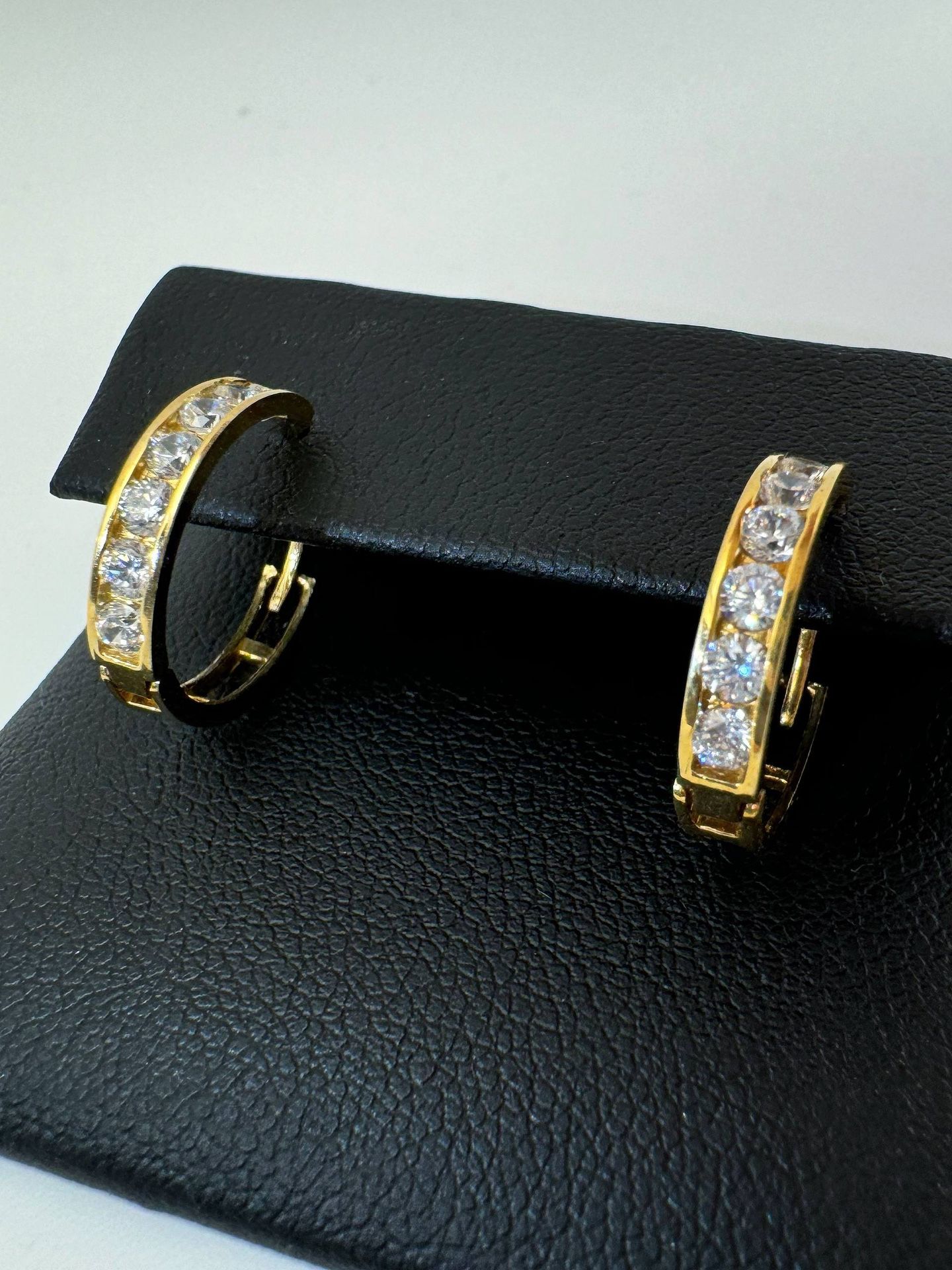 10k solid yellow gold 0.5CTW CZ stone hoop earrings