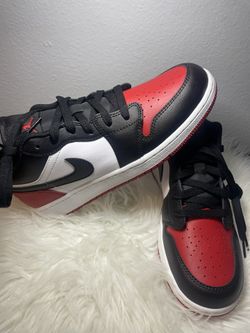 Nike Air Jordan 1 Low GS Bred Toe 553560-161 Size 7Y / 8.5W Shoes