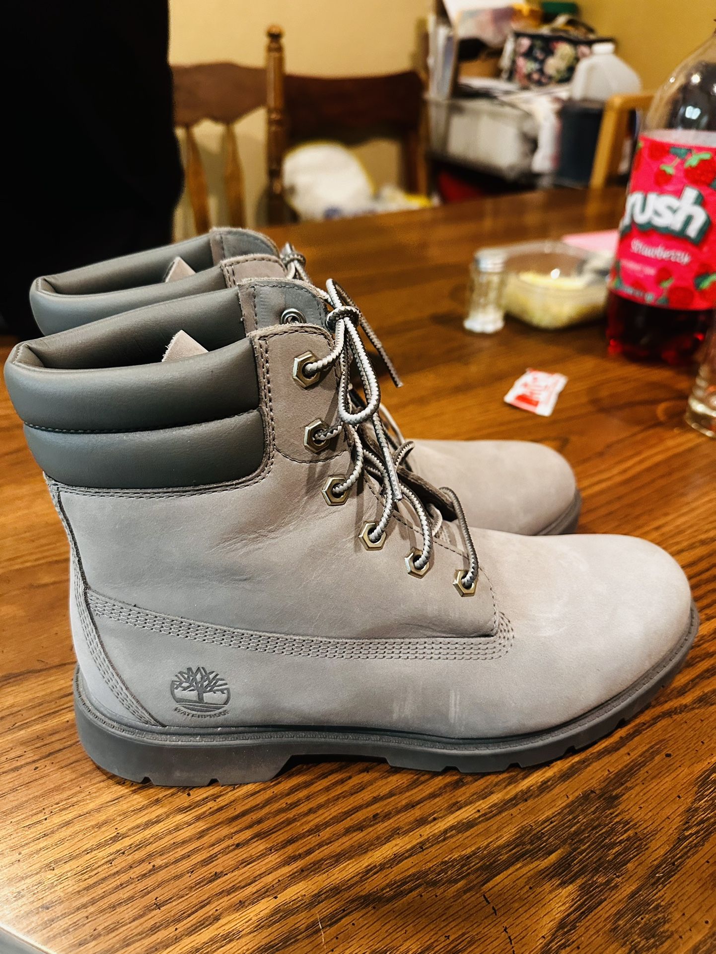 Timberland Boots Women 9.5 new