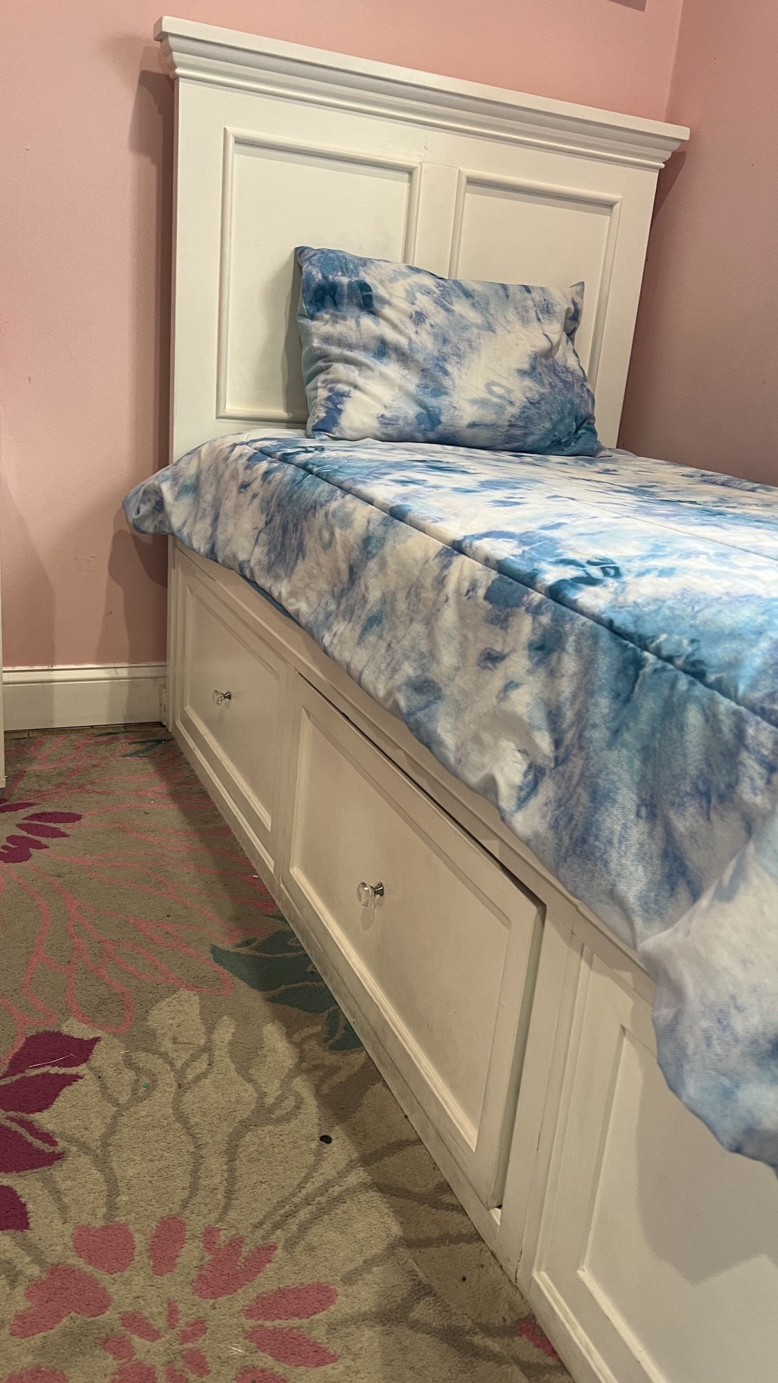 Twin White Bed With Mattress