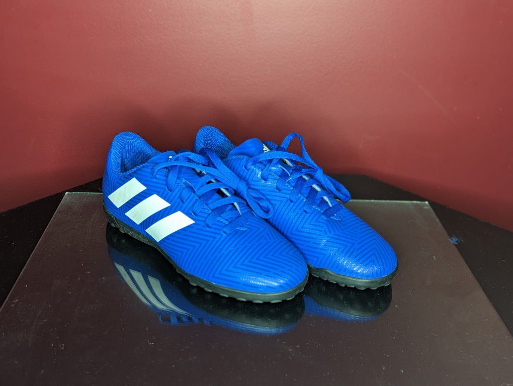 MESSI Adidas Kids Soccer Shoes Unisex Nemeziz X Tango 18.4 TF Sala DB2384.

New, no tags or Box