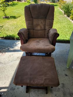 Nursing Glider and Ottoman