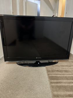 40” Tv Old But Still In Good Conditions