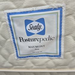 QUEEN SEALY POSTUREPEDIC MATTRESS AND BOXSPRING  SET