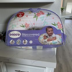 Boppy Fedding And Infant Support Pillow 