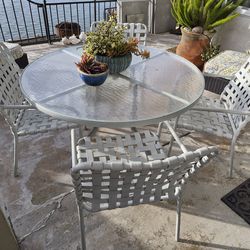 White Patio Table with 4 chairs