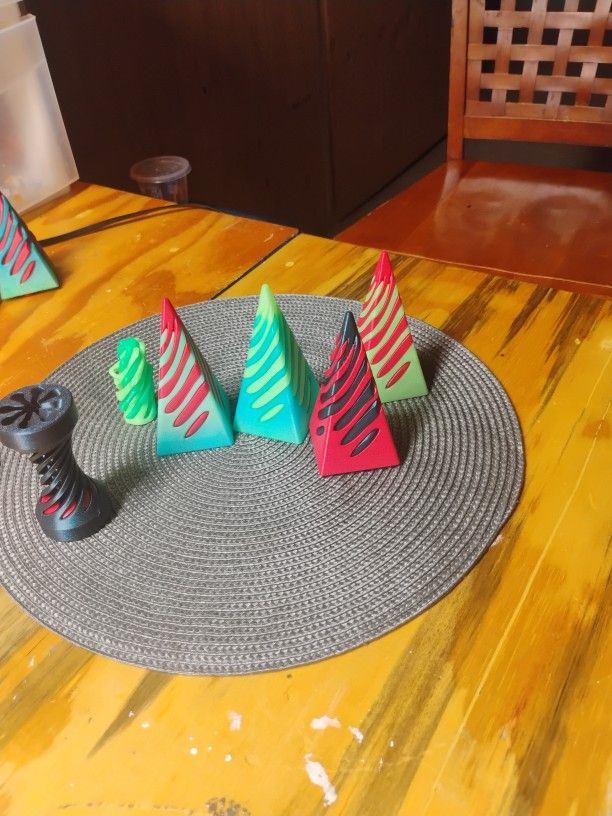 Impossible Pyramid Figet