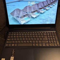Laptop Lenovo Touchscreen Like New 