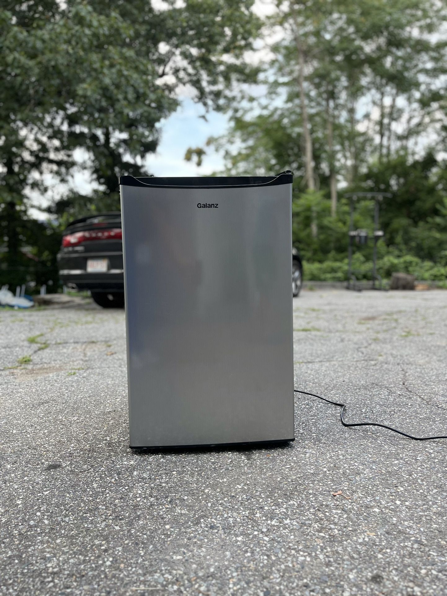 Galanz 4.3 Cu ft Single Door Mini Fridge