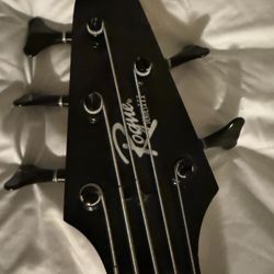 Rogue LX205B 5-String Bass