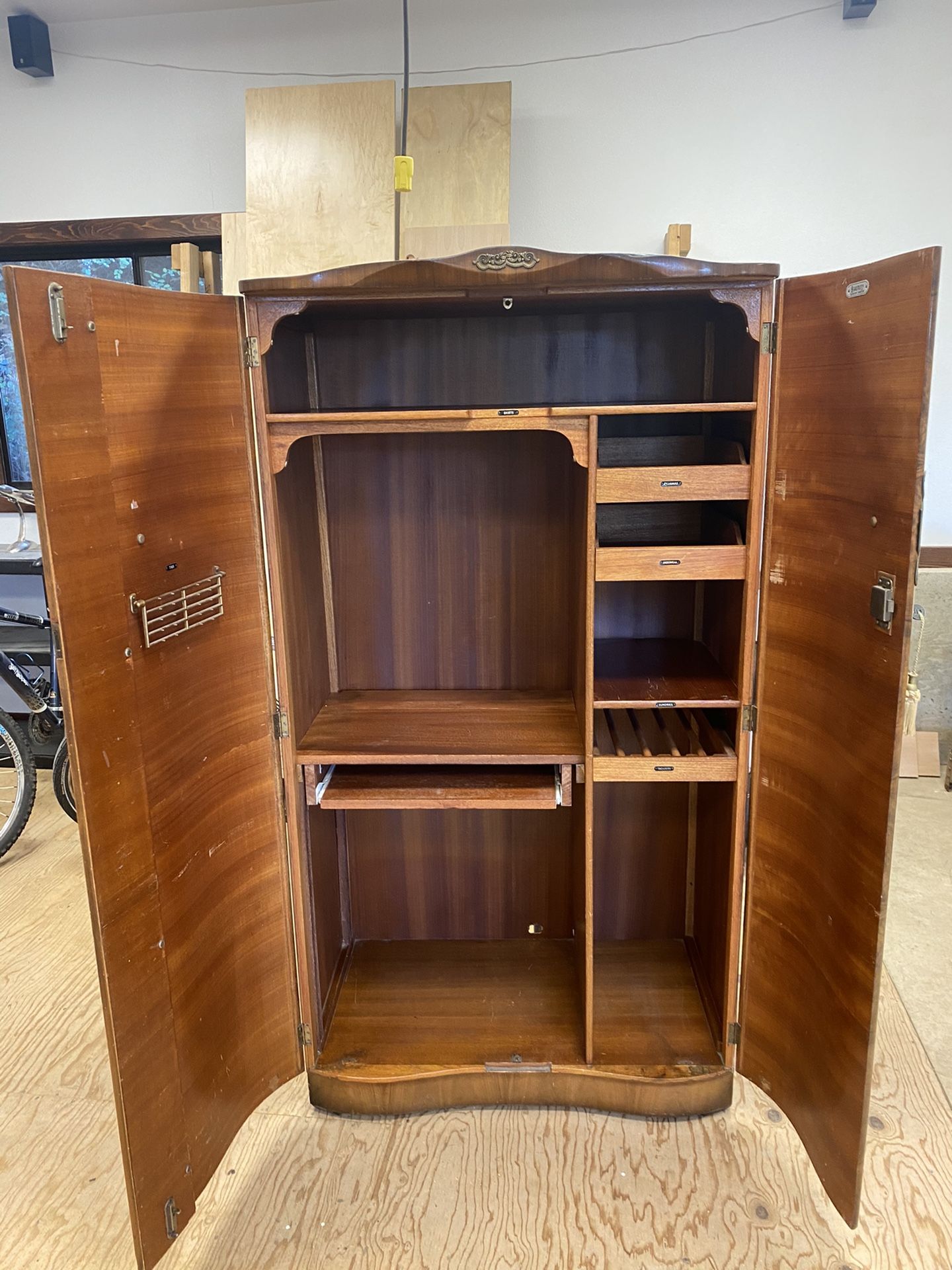 1960 Armoire